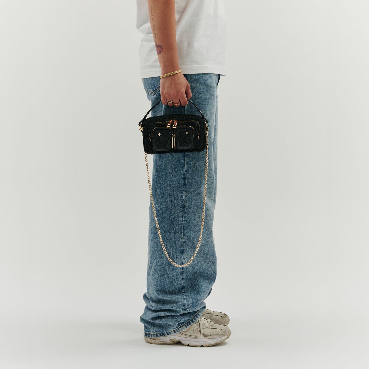 Núnoo Helena New Zealand black w. gold Small bag Black